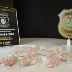 Imagem colorida mostra apreensão de ecstasy