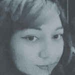 Imagem em preto e branco mostra desaparecida Alessandra Rubia