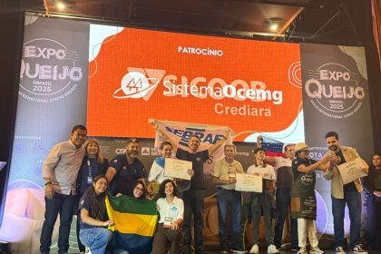 Imagem colorida mostra premiação do Expo Queijo 2025