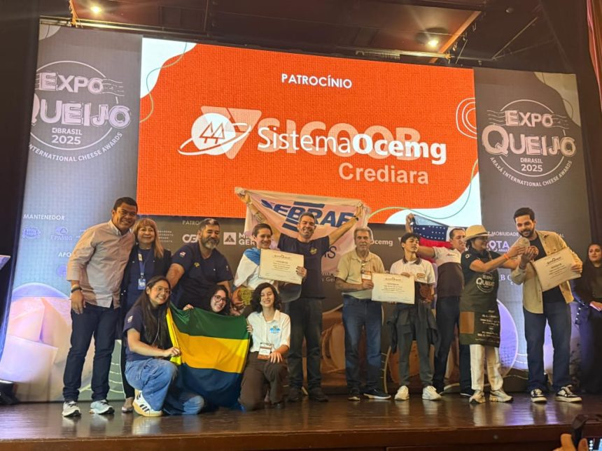 Imagem colorida mostra premiação do Expo Queijo 2025