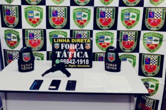 Apreensão de armas, celulares e objetos em operação policial da Força Tática.