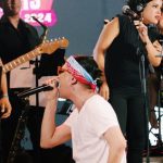 Banda se apresenta em festival de rock gratuito em Manaus.