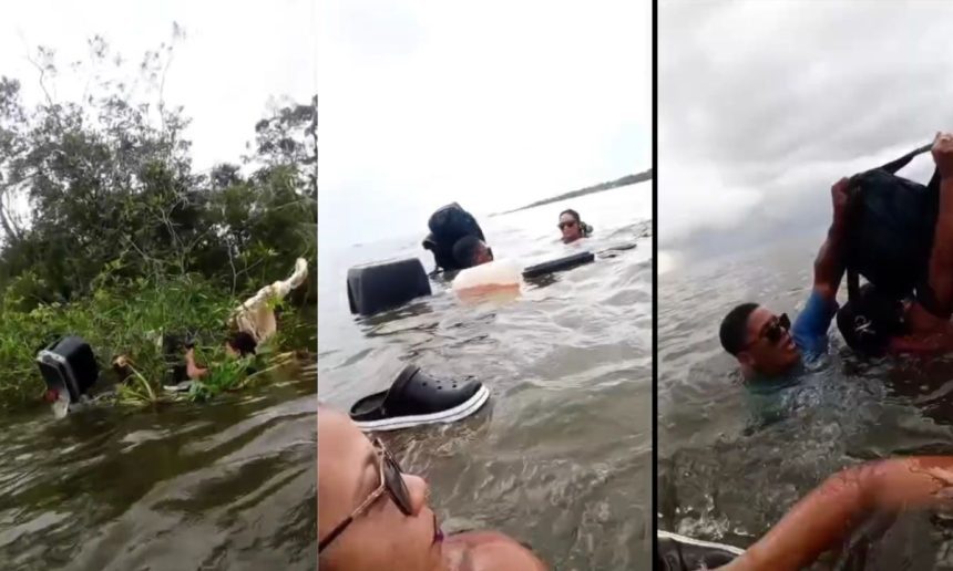 Canoa naufraga com família. Pessoas na água e objetos flutuando.