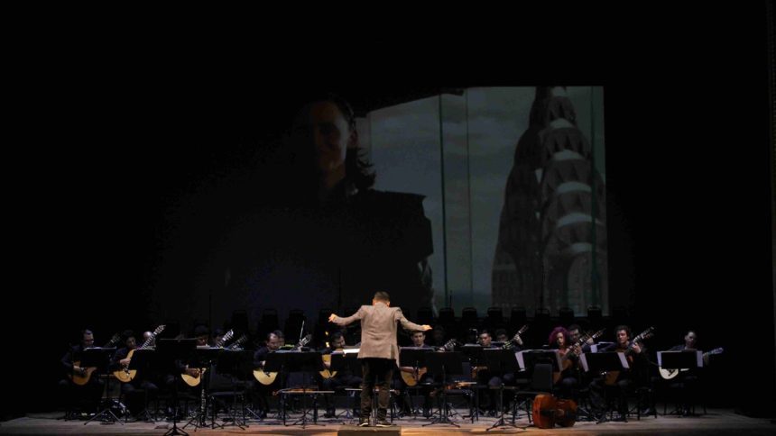 Concerto da Orquestra de Violões com trilhas sonoras de filmes e TV.