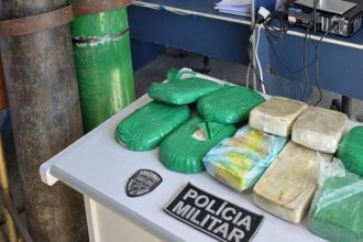 Drogas apreendidas dentro de cilindro de oxigênio pela Polícia Militar.