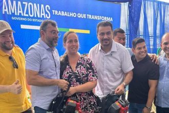 Entrega de máquinas no setor primário de Autazes, Amazonas.