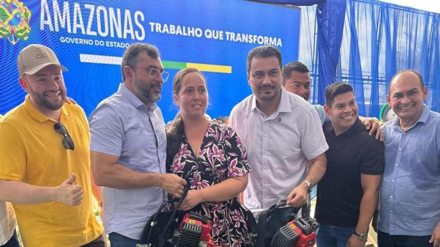 Entrega de máquinas no setor primário de Autazes, Amazonas.