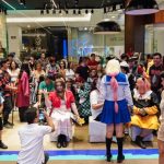Evento Arraiá Geek no Shopping Ponta Negra, com cosplayers e público.