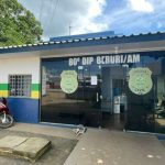 Fachada da delegacia da Polícia Civil de Beruri/AM com moto estacionada e logo da Polícia Civil