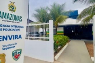 Fachada da Delegacia Interativa de Polícia (DIP) em Envira, Amazonas.