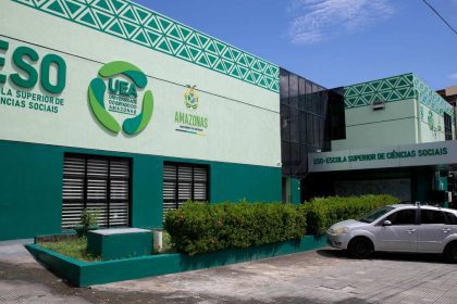 Fachada da Escola Superior de Ciências Sociais (ESO) da UEA, em Manaus.