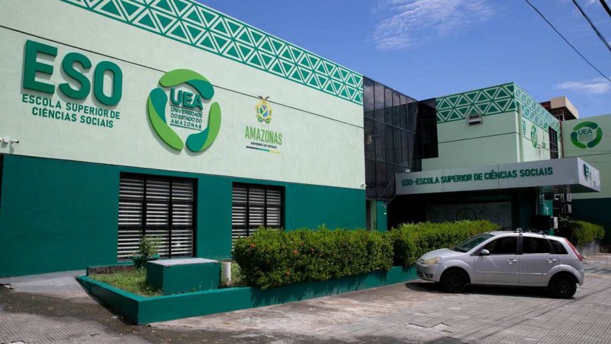 Fachada da Escola Superior de Ciências Sociais (ESO) da UEA, em Manaus.