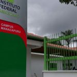 Fachada do IFAM Campus Manacapuru, Amazonas, com céu nublado.