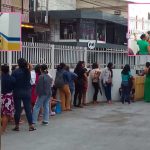 Filas de mulheres em Tefé aguardando consulta com ginecologista.