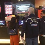 Fiscalização do PROCON Amazonas em cinema de Manaus por proibição de alimentos.