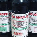 Frascos de xarope natural 'Da Vovó Isabel' para tosse e problemas respiratórios, produto proibido pela Anvisa
