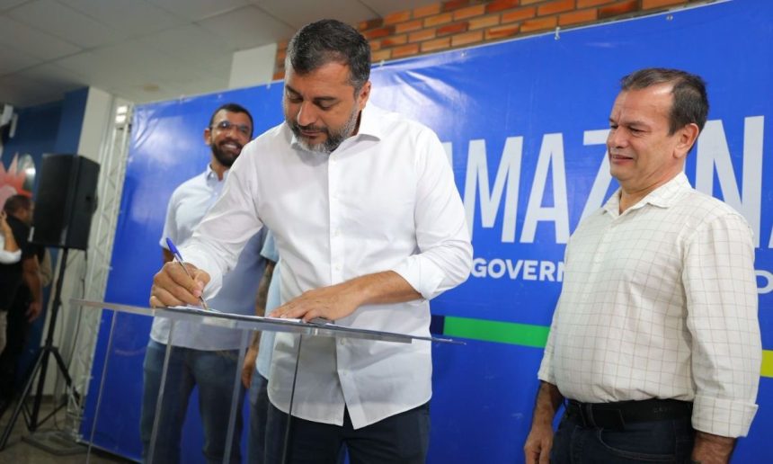 Governador Wilson Lima assina documentos durante evento de lançamento do edital Cetam.