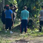 Grupo de pessoas em atividade artística ao ar livre em Manaus