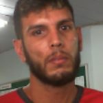 Homem com barba em foto de procurado por roubos em Manaus