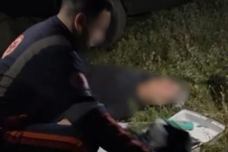 Homem executado em cena de crime. Bombeiro no local.