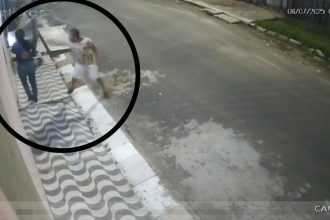 Imagem de câmera de segurança mostra homem agredindo mulher em Parintins.