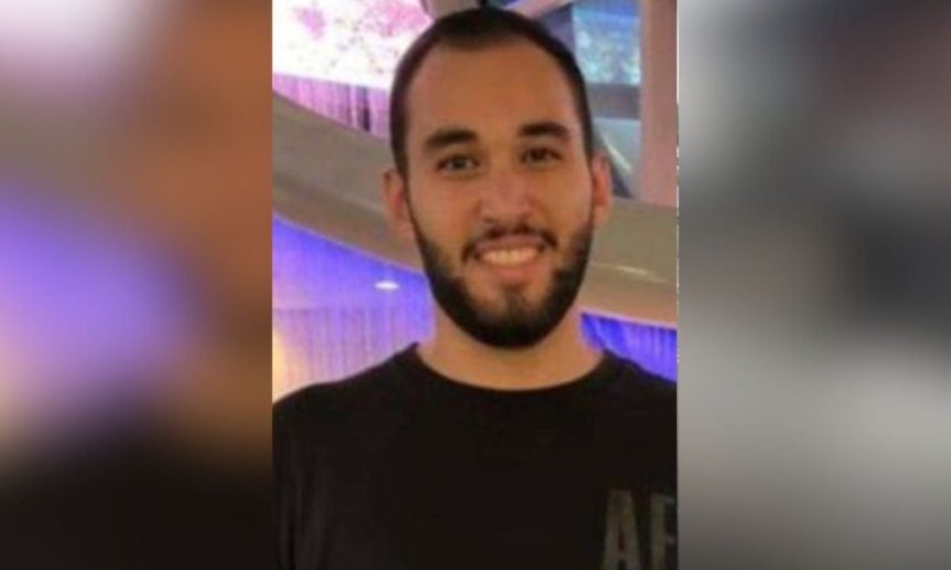 Mohamad Manasrah sorrindo em foto para identificação.