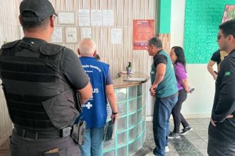 Operação da Central Integrada de Fiscalização (CIF) em hotéis e pousadas no Centro de Manaus.