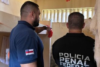 Polícia Penal Federal em ação no CDPM 2 durante a Operação Mute.