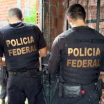 Policiais federais durante operação da Polícia Federal
