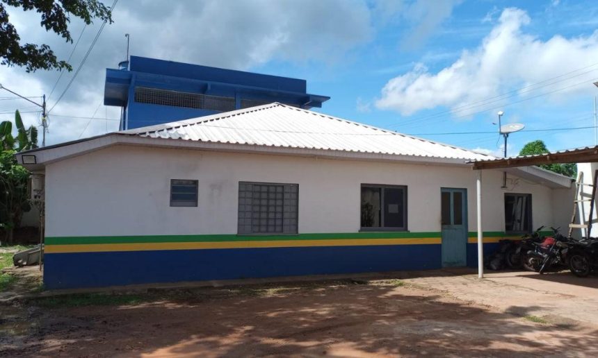 Prédio da delegacia de polícia em Autazes, Amazonas.