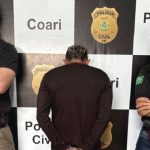 Prisão de Luan Gastão Pereira, 33 anos, em Coari, Amazonas. Policiais civis com suspeito.