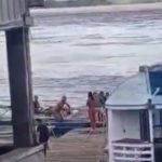 Resgate de pessoas após naufrágio de canoa no Rio Amazonas.