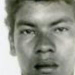 Retrato de homem em preto e branco, possivelmente falecido, em busca de identificação.