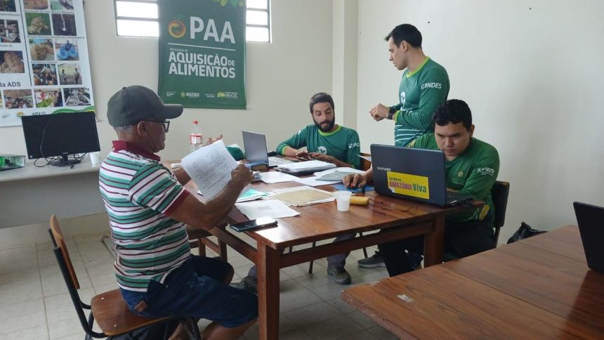 Reunião em Rio Preto da Eva para ajustar o Cadastro Ambiental Rural (CAR).