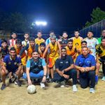 Time de futebol posa para foto na fase classificatória da Taça das Favelas Amazonas.