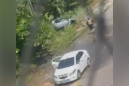 Veículo em cena de investigação. Suspeito de assassinato preso.