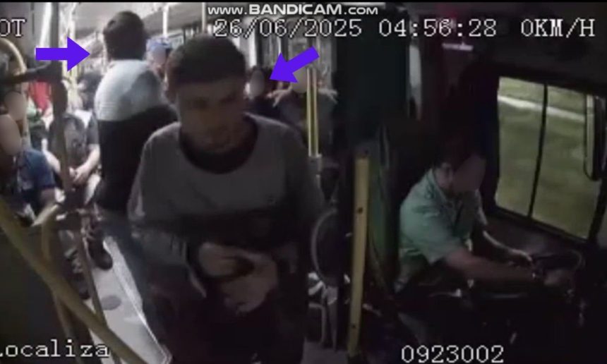Vídeo mostra assalto a passageiros de ônibus na Avenida Arquiteto José Henriques Bentes Rodrigues.