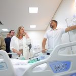 Wilson Lima e equipe inspecionam novos leitos de internação no Hospital 28 de Agosto.