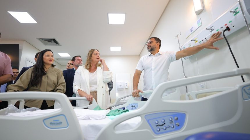 Wilson Lima e equipe inspecionam novos leitos de internação no Hospital 28 de Agosto.