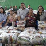 Wilson Lima entrega cestas básicas a famílias em Jutaí e Fonte Boa.