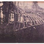 Imagem em preto e branco mostra biblioteca pública do Amazonas destruída pelas chamas