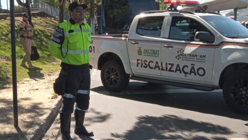 Fiscalização autua 62 veículos