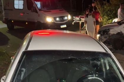 Acidente entre carros deixa homem ferido