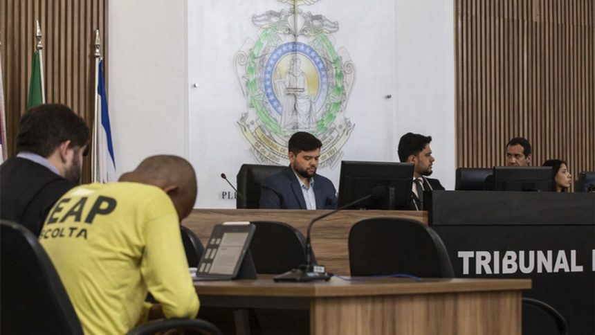 Homem que matou esposa na frente da família é condenado