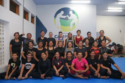 Imagem colorida mostra equipe de Defesa Pessoal