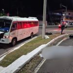 Acidente entre micro-ônibus e moto deixa vítima fatal em Manaus