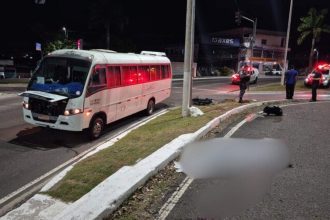 Acidente entre micro-ônibus e moto deixa vítima fatal em Manaus