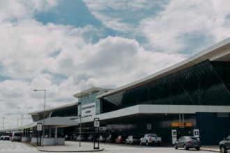 Aeroporto Internacional Eduardo Gomes com o setor de Controle Migratório da Polícia Federal.