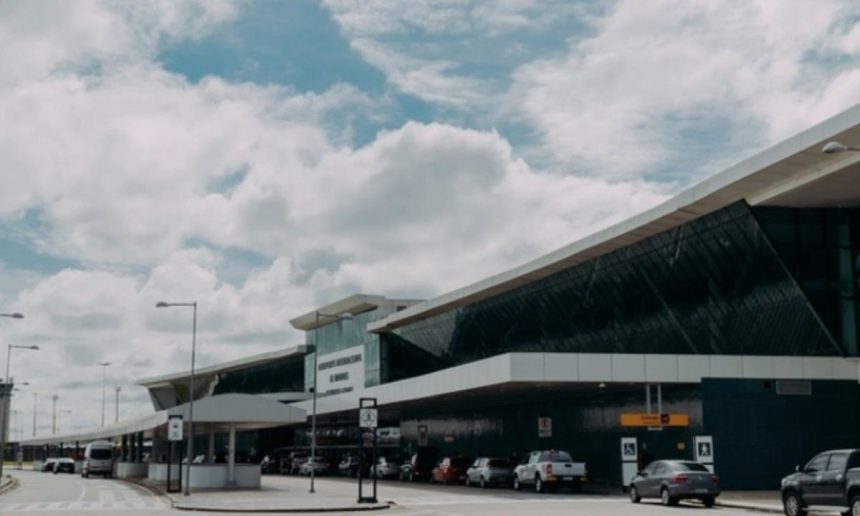 Aeroporto Internacional Eduardo Gomes com o setor de Controle Migratório da Polícia Federal.
