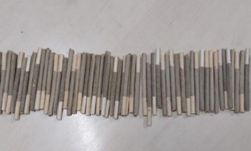 Apreensão de cigarros de maconha pela Polícia Militar. 56 cigarros.